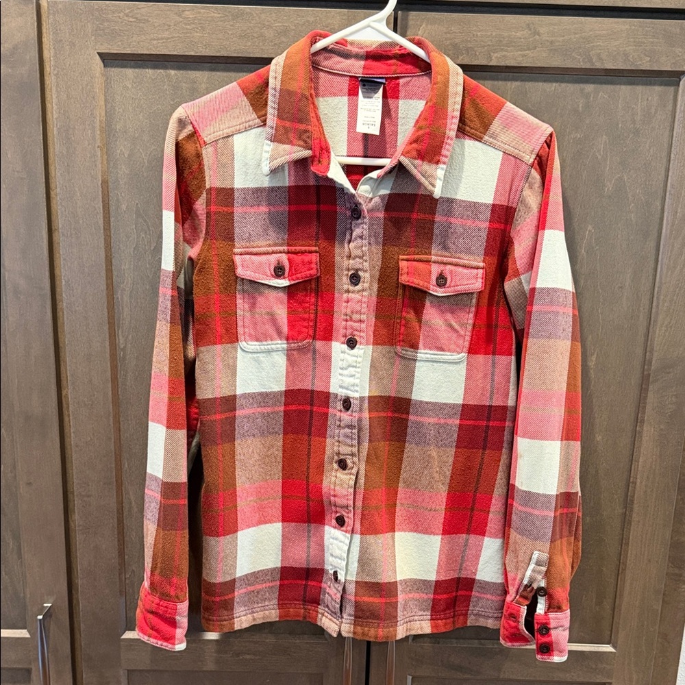 Patagonia Women’s Organic Cotton Fjord Red/Cream Flannel Shirt Size 6